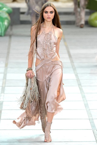 [roberto_cavalli___pasarela_930802973_320x480[2].jpg]